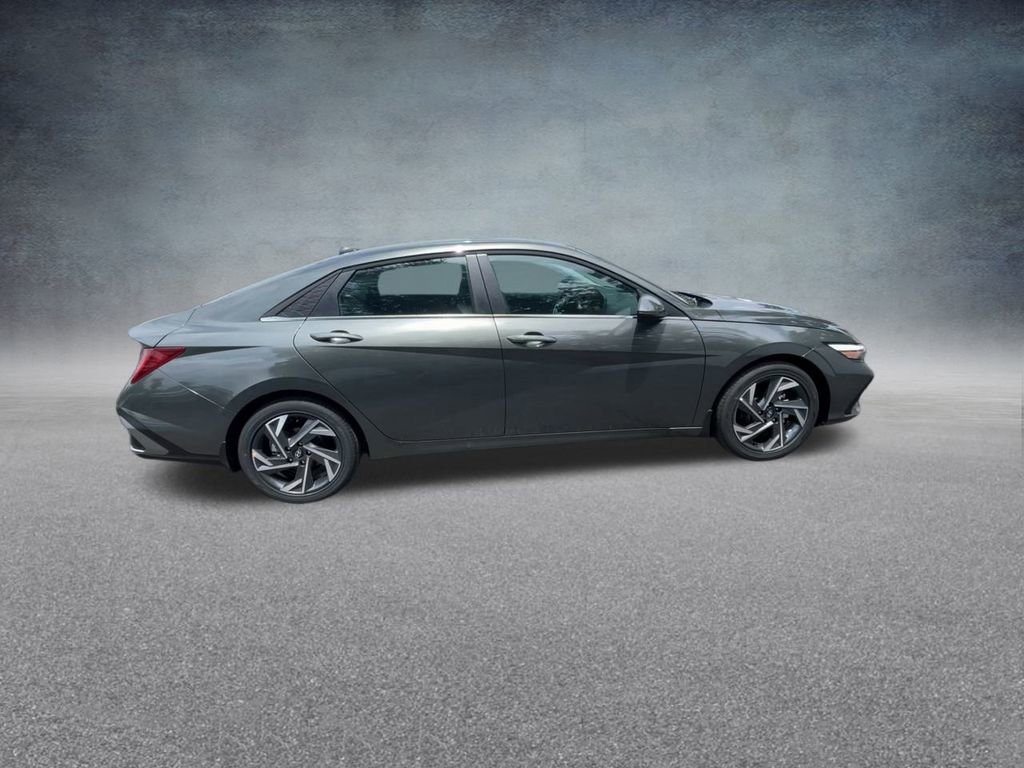 New 2025 Hyundai Elantra Limited image 24