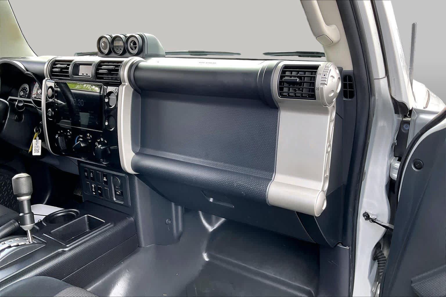 Used 2008 Toyota FJ Cruiser 2WD w/ Upgrade Pkg 2 image 15