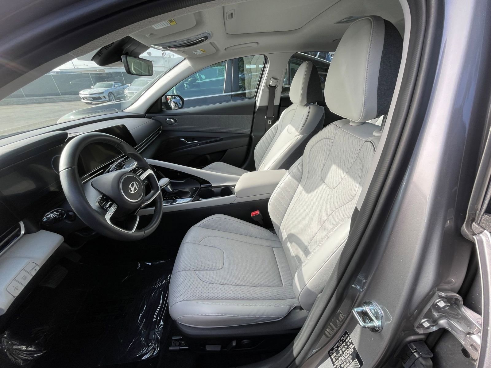 Used 2025 Hyundai Elantra Limited image 27