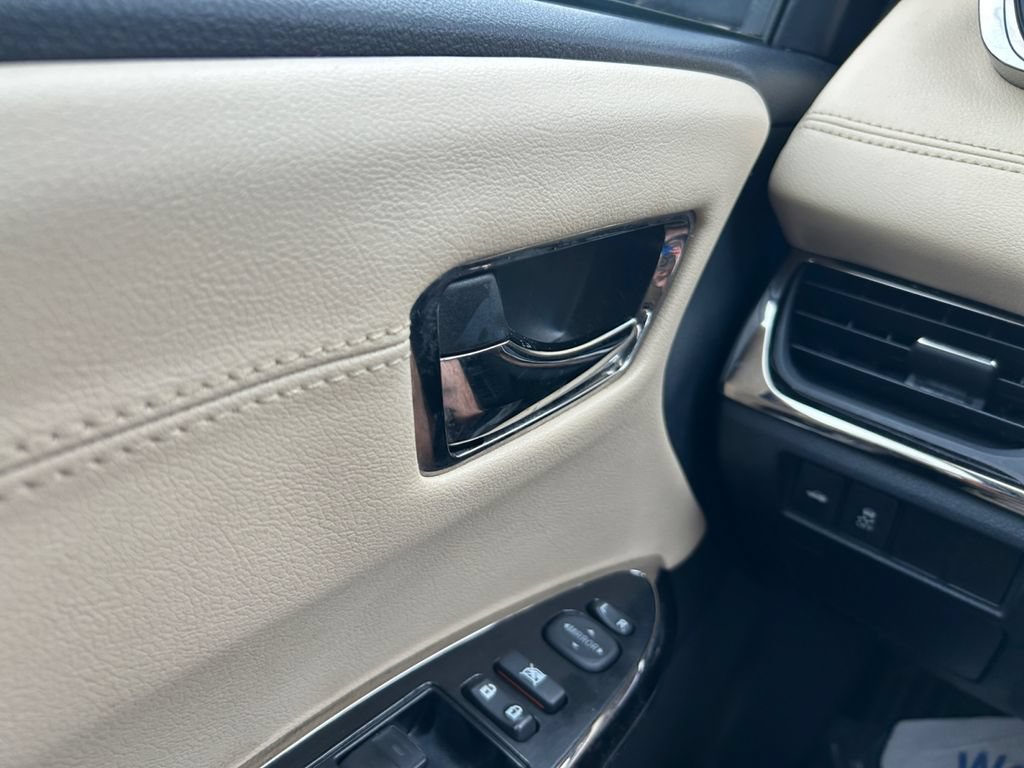 Used 2014 Toyota Avalon XLE FWD image 29