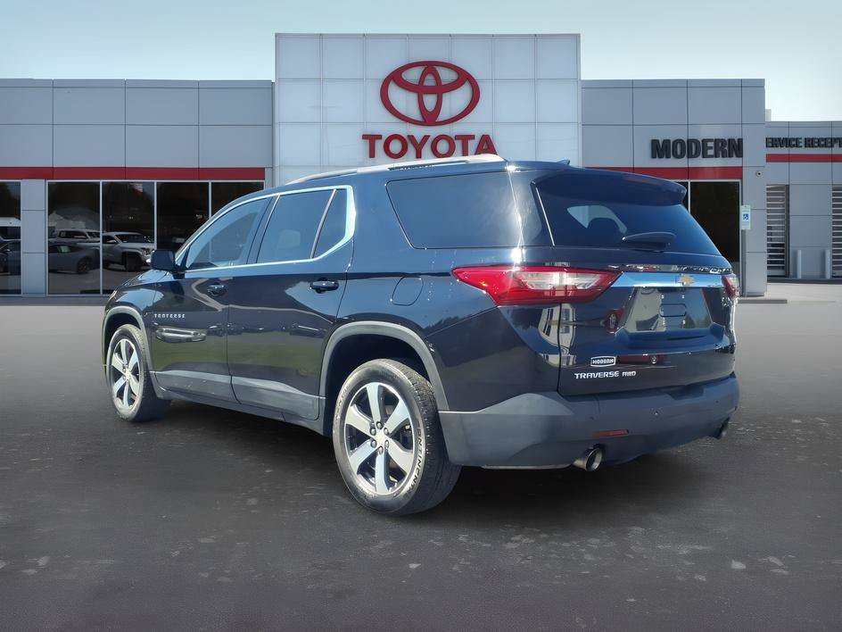 Used 2020 Chevrolet Traverse LT w/ LT Premium Package AWD/4WD image 3