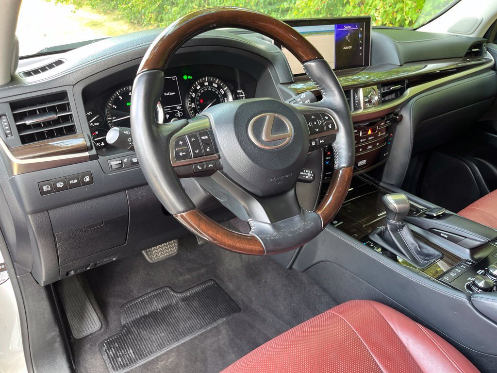 Used 2019 Lexus LX 570 4WD w/ Luxury Package image 2