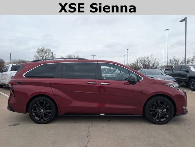 Used 2022 Toyota Sienna XSE image 3