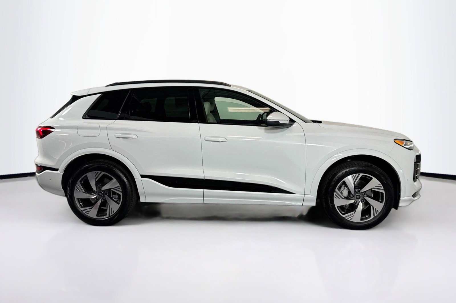 New 2025 Audi Q6 e-tron Premium image 4