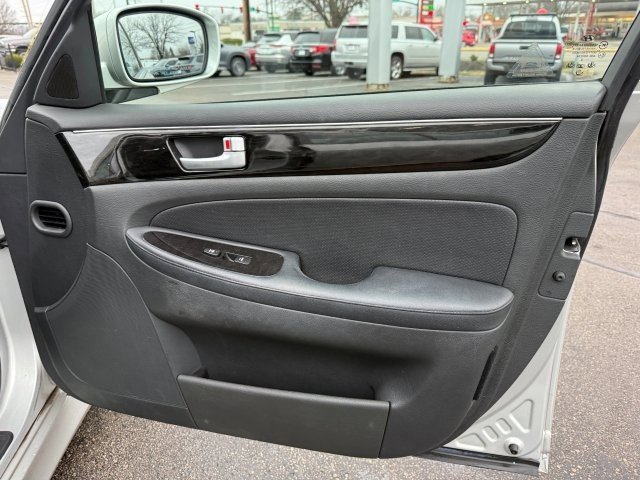 Used 2013 Hyundai Genesis 3.8 image 19