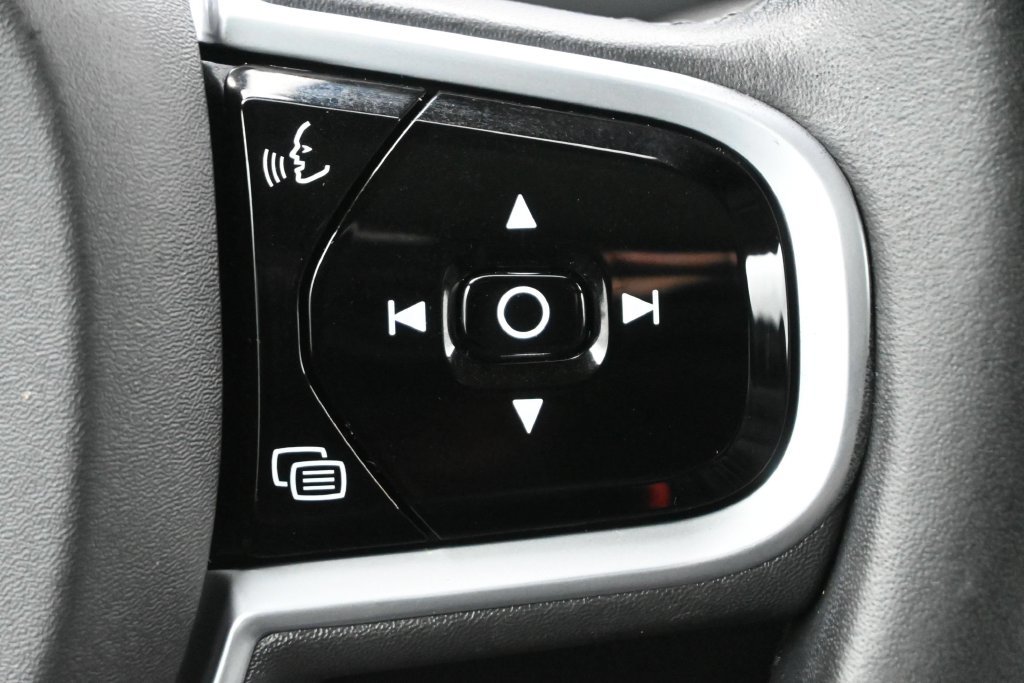 Used 2020 Volvo XC90 T6 Momentum AWD/4WD image 8
