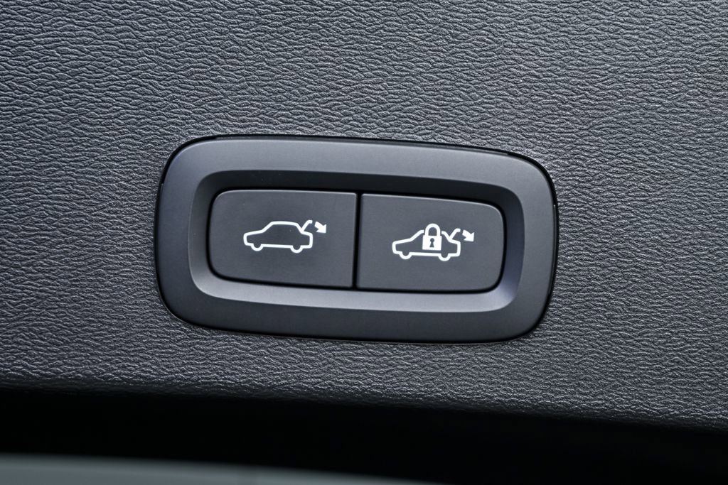 Certified 2024 Volvo XC40 Recharge Plus w/ Protection Package Premier image 32