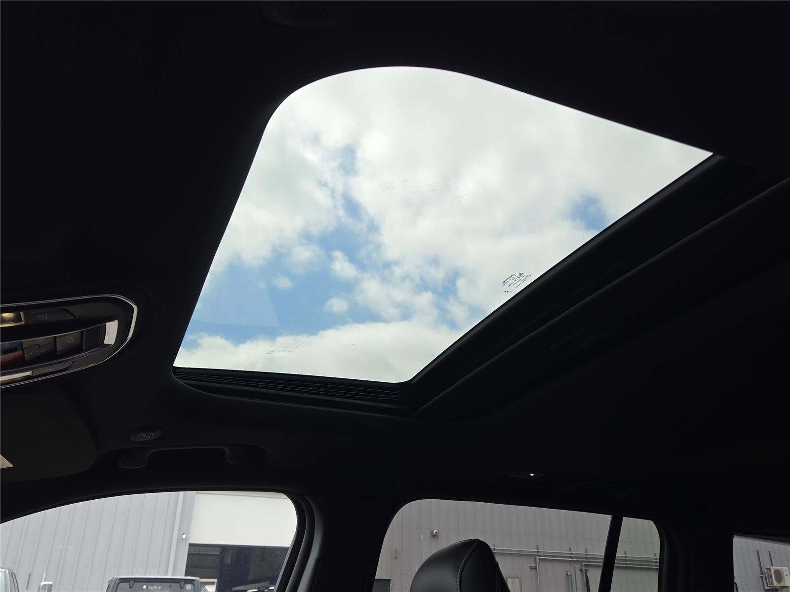 Used 2023 Jeep Grand Cherokee Altitude AWD/4WD image 19