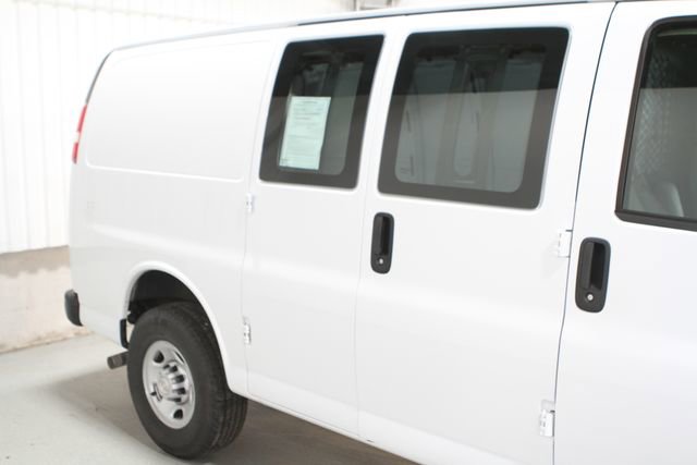 Used 2019 Chevrolet Express 3500 w/ Driver Convenience Package image 3