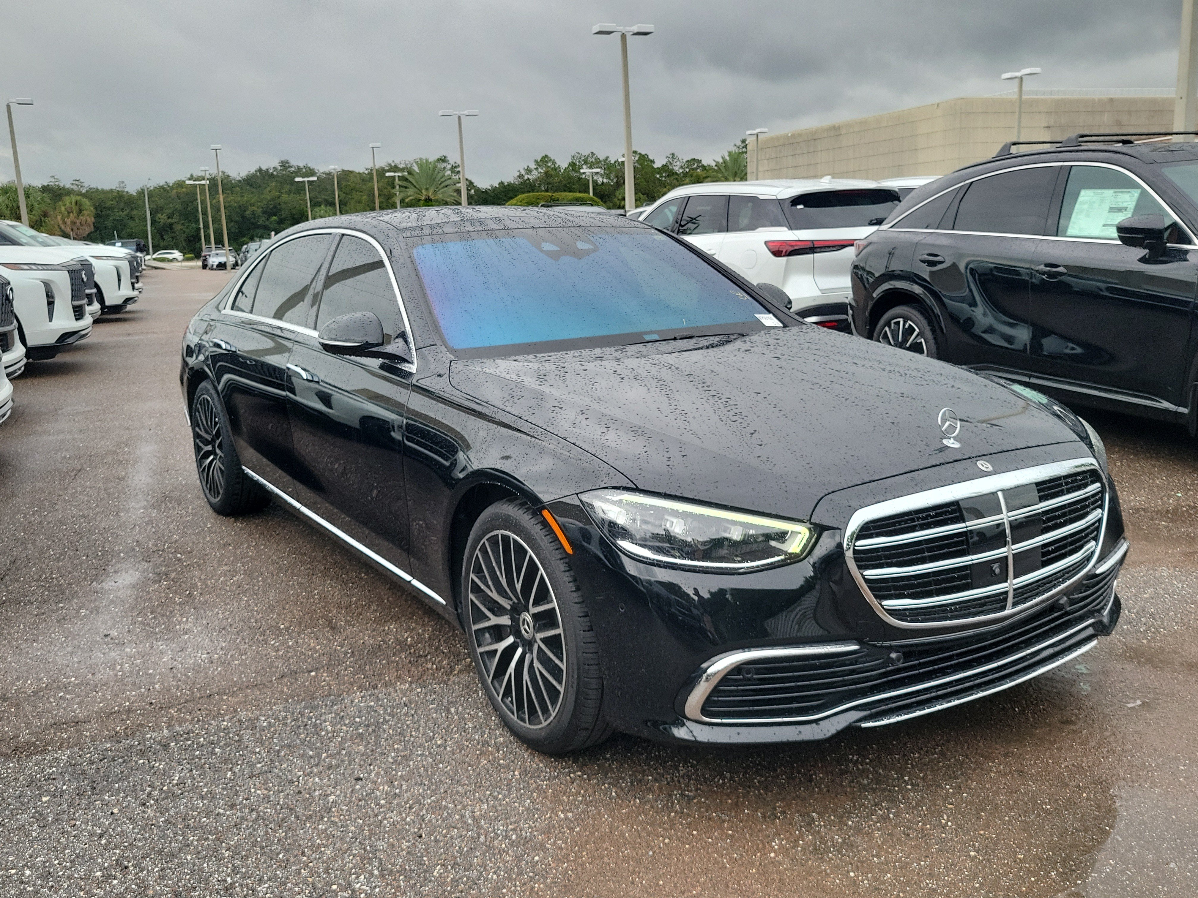 Used 2025 Mercedes-Benz S 580 4MATIC Sedan image 2