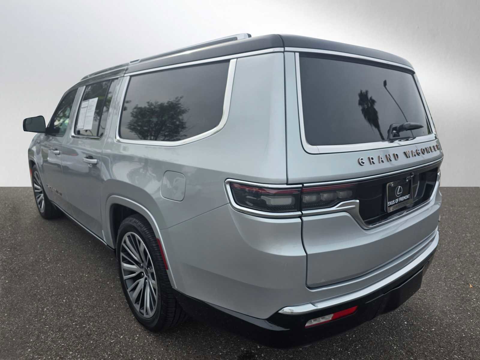 Used 2024 Jeep Grand Wagoneer L Series III image 5