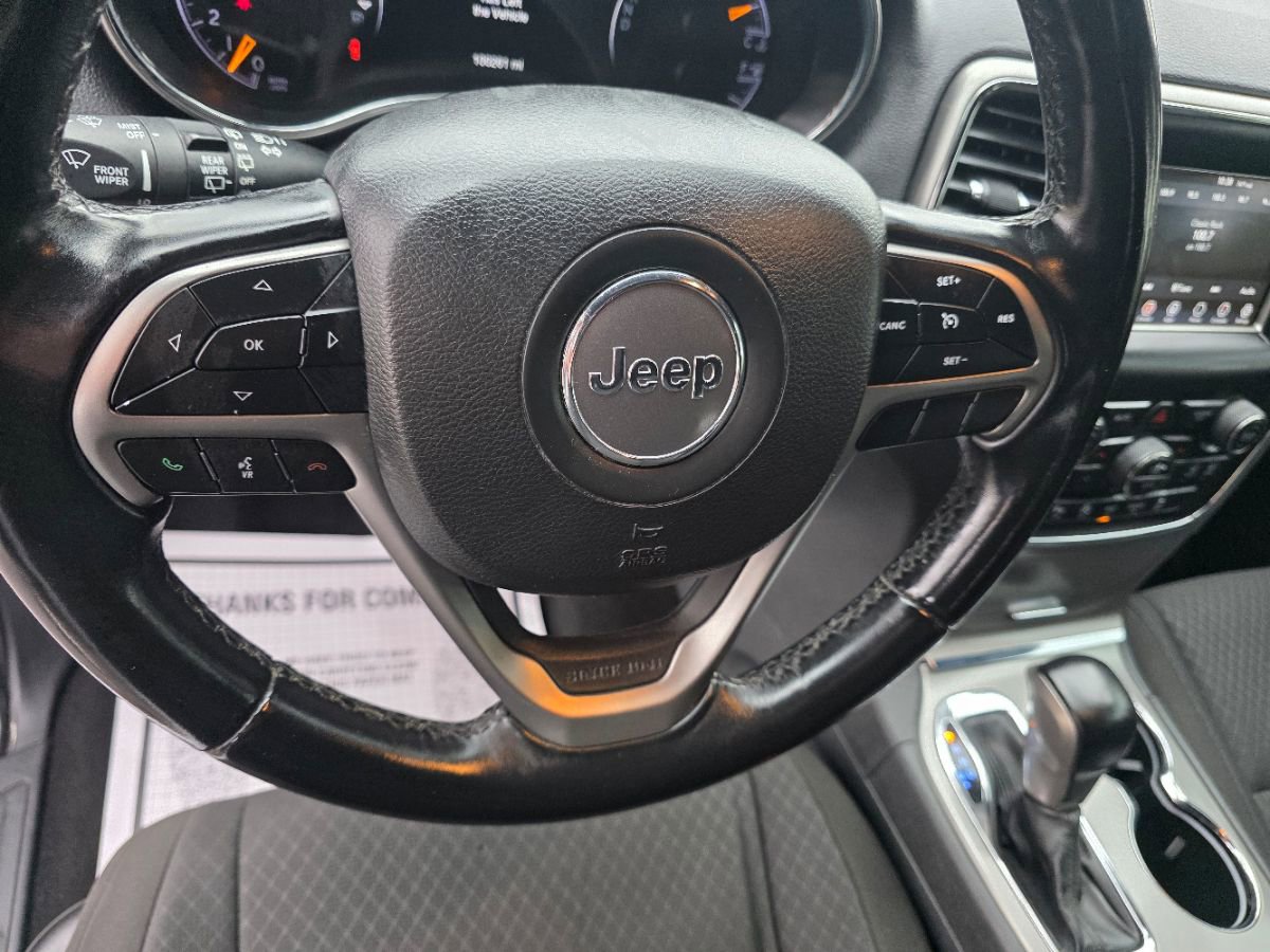 Used 2020 Jeep Grand Cherokee Laredo image 23