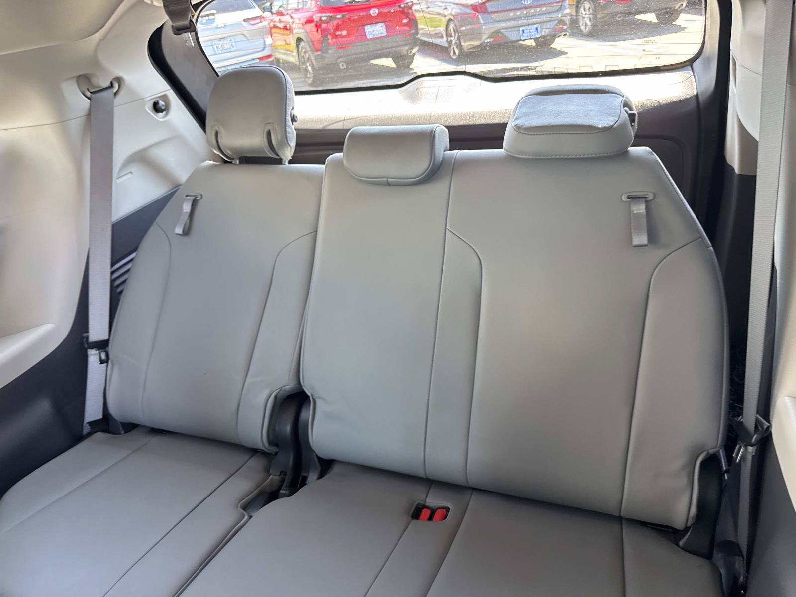 Used 2022 Toyota Sienna XLE FWD image 28