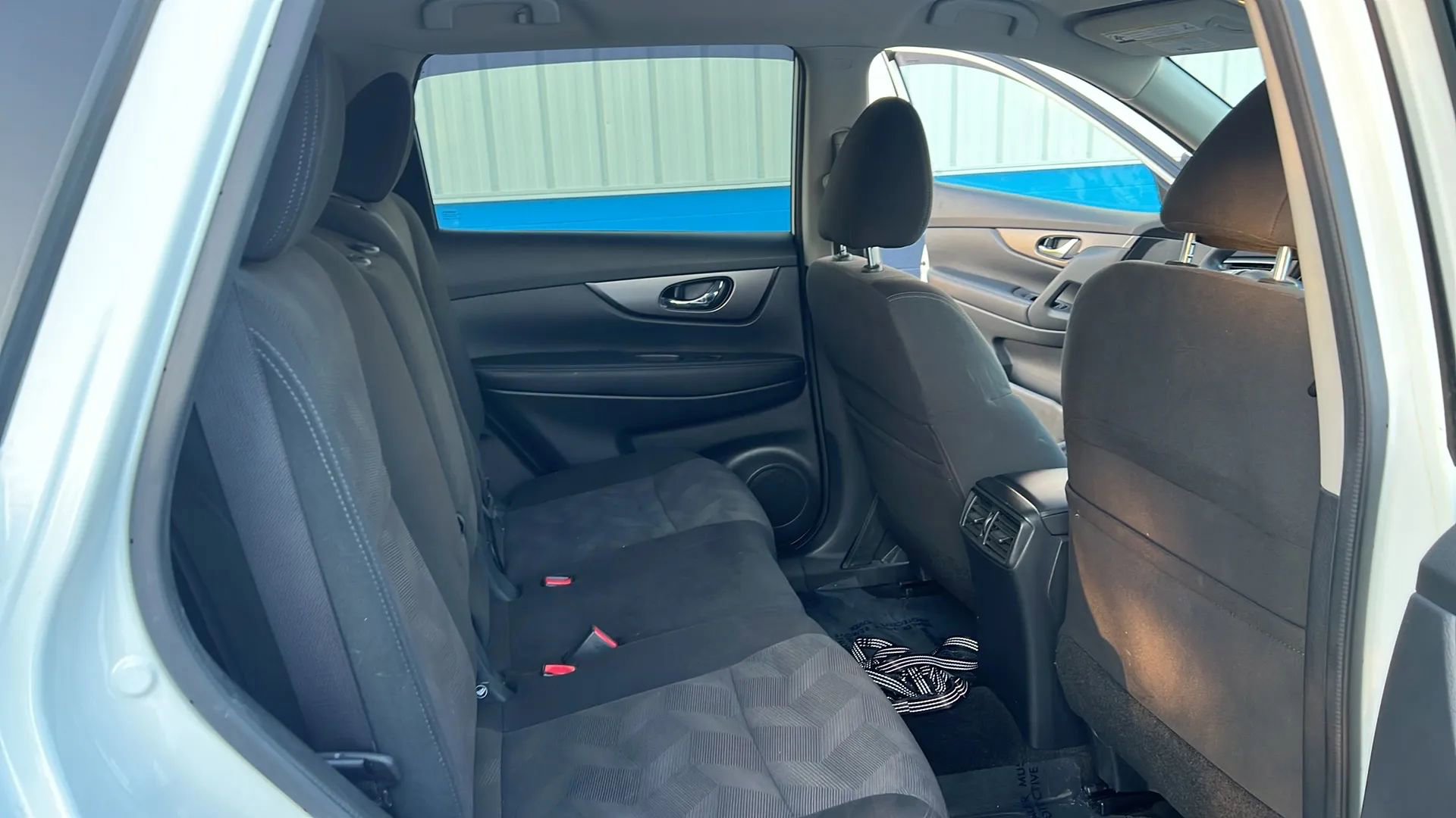 Used 2016 Nissan Rogue SV image 16