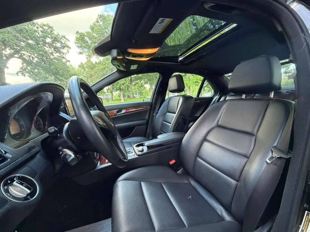 Used 2011 Mercedes-Benz C 300 4MATIC Sedan image 11