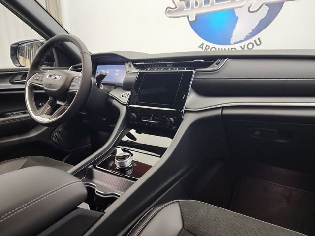 New 2025 Jeep Grand Cherokee Altitude image 23
