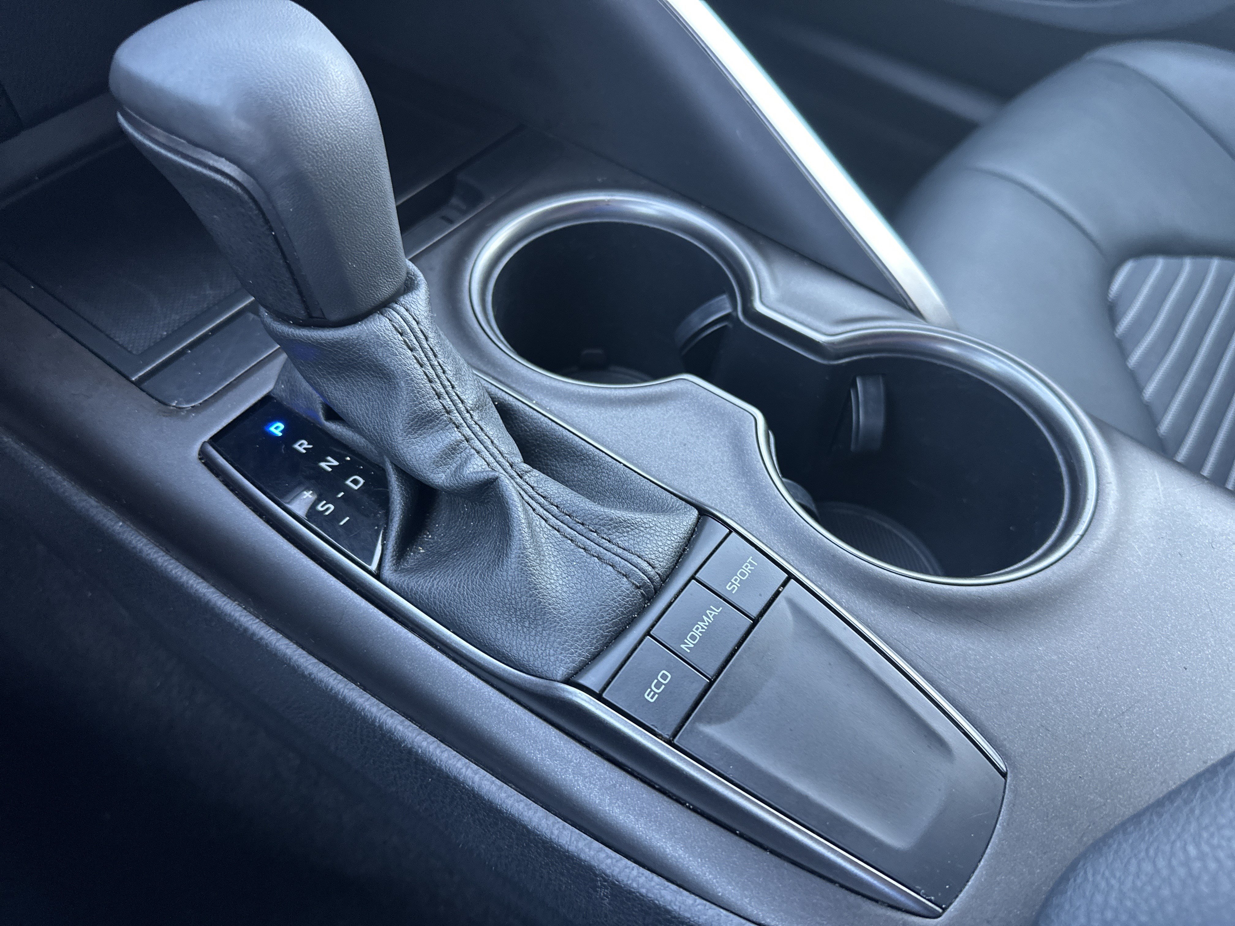 Used 2024 Toyota Camry SE FWD image 15