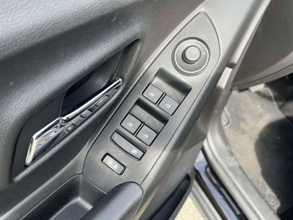 Used 2020 Chevrolet Trax LT w/ LT Convenience Package FWD image 16