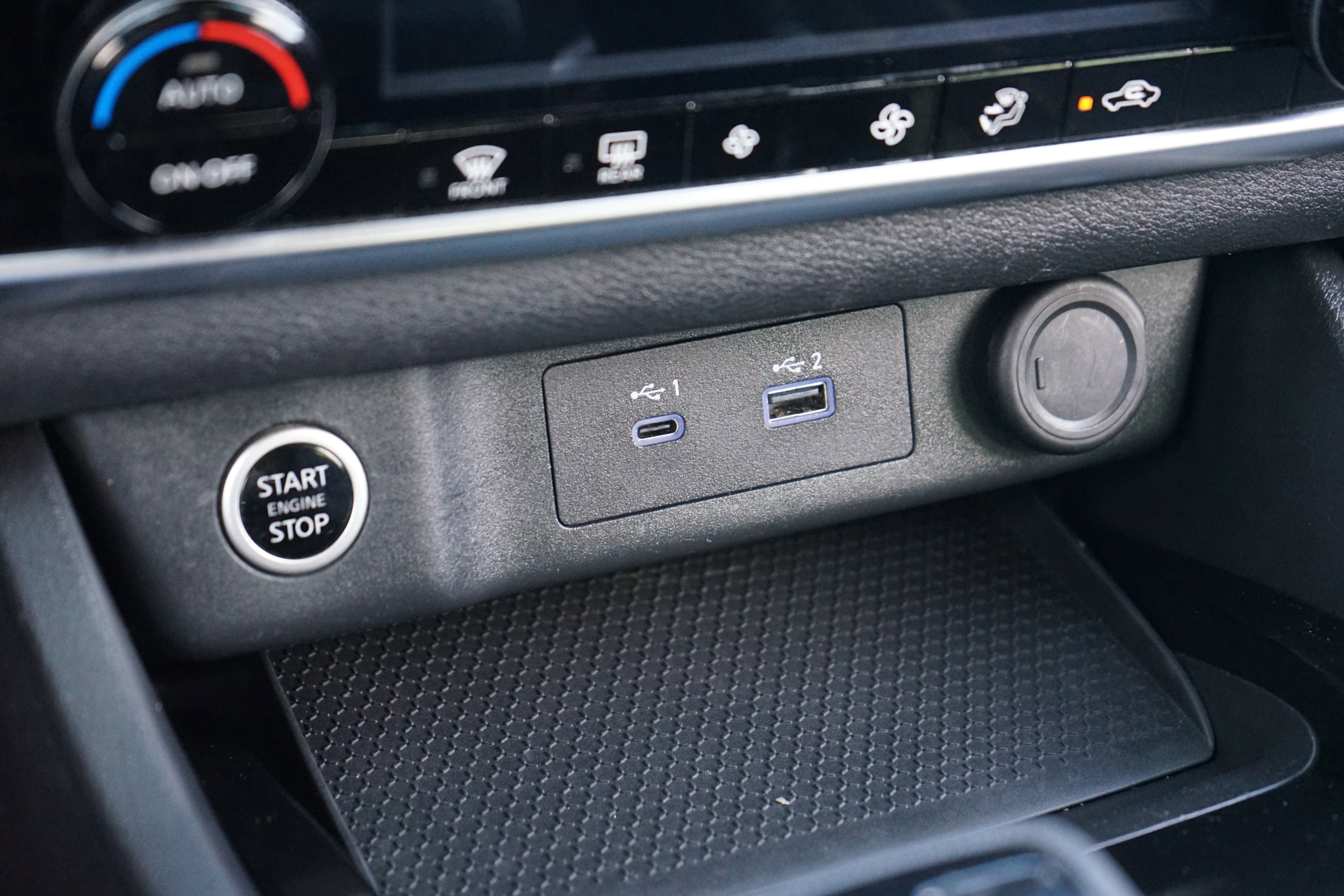 Used 2023 Nissan Rogue SV image 18