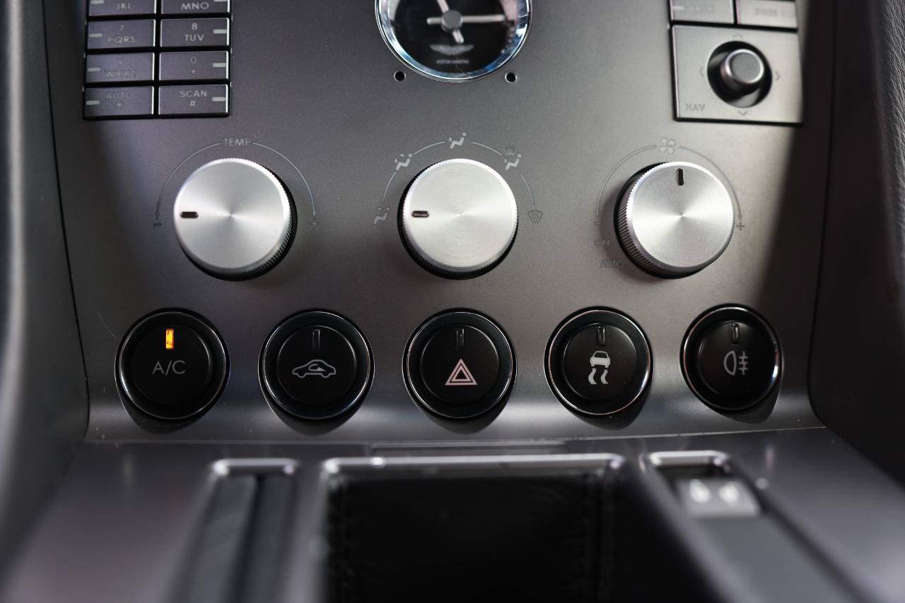 Used 2006 Aston Martin DB9 Volante RWD image 32