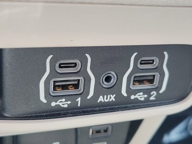 Used 2022 Chrysler Pacifica Touring-L image 27