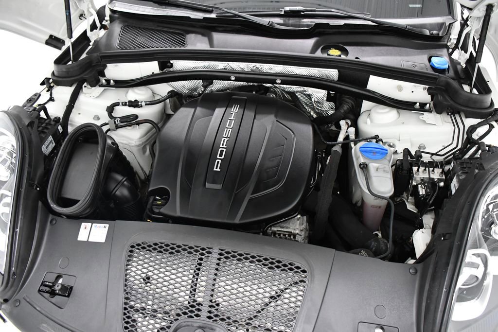 Used 2018 Porsche Macan AWD/4WD image 6