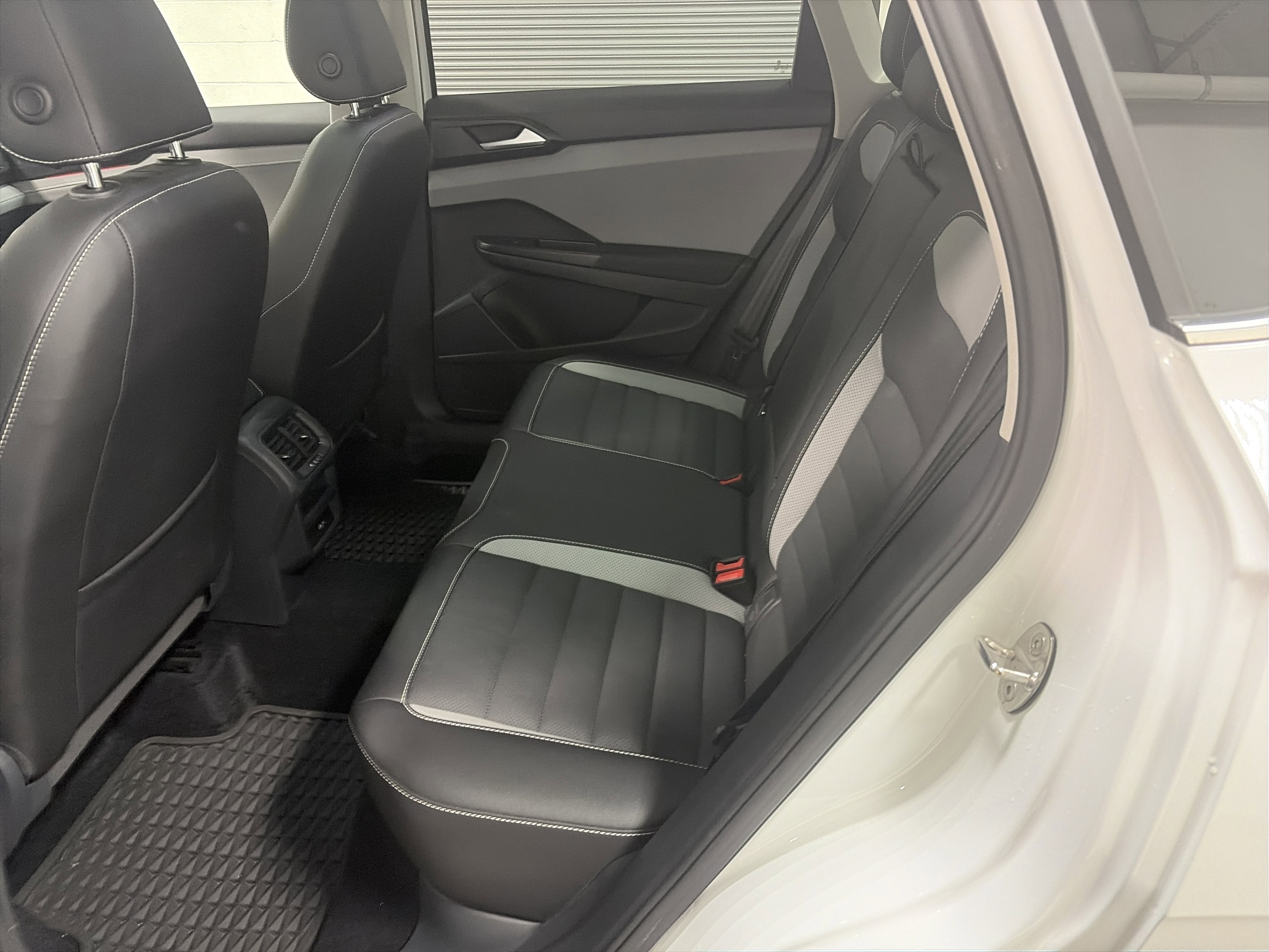 Certified 2022 Volkswagen Taos SEL AWD/4WD image 26