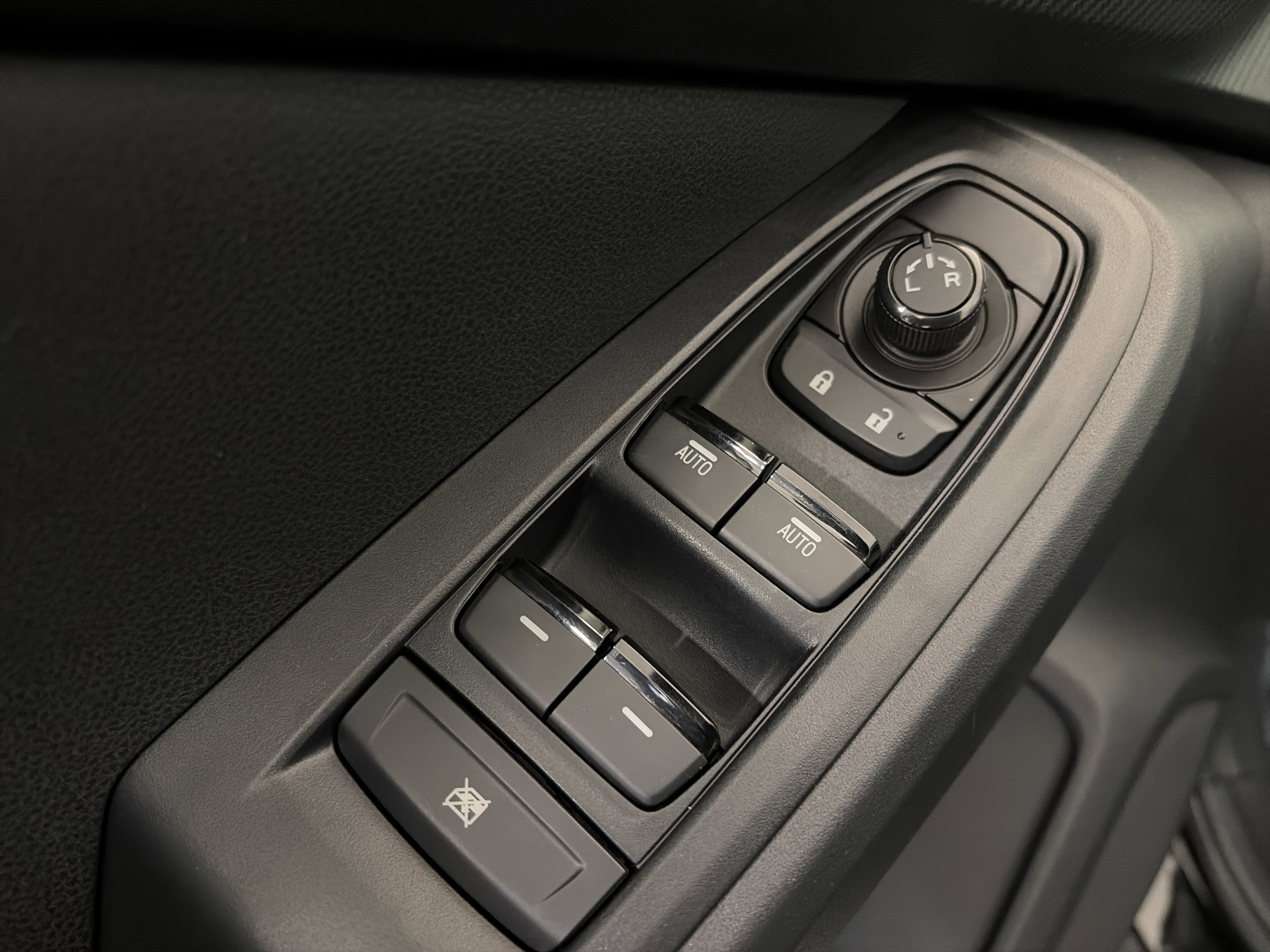 Used 2024 Subaru Crosstrek 2.0i Premium image 13