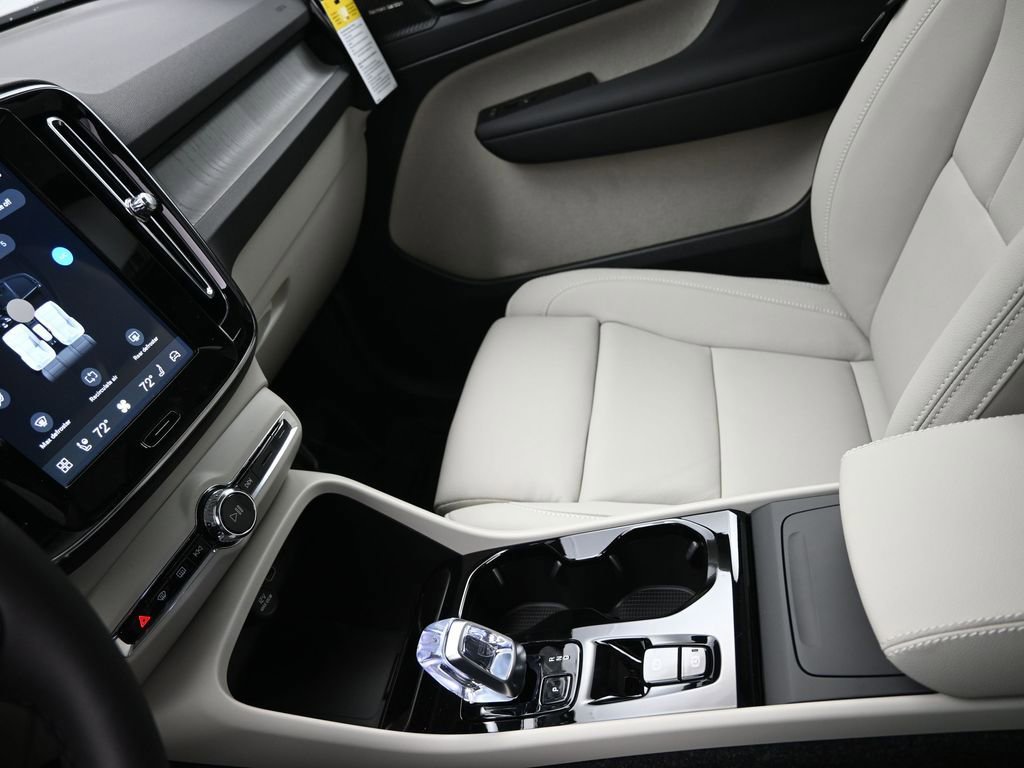 New 2026 Volvo XC40 B5 Ultra w/ Climate Package AWD/4WD image 17