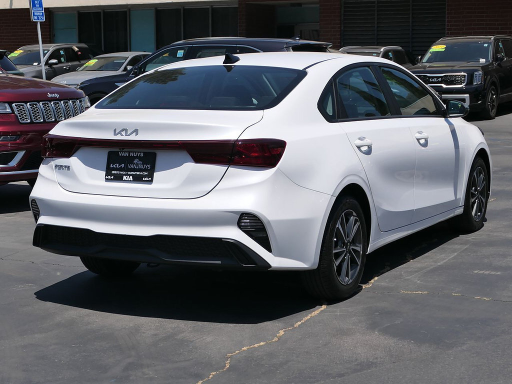 Used 2023 Kia Forte LXS w/ LXS Technology Package FWD image 3