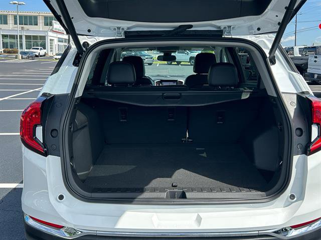 Used 2023 GMC Terrain SLT w/ Infotainment Package II image 10