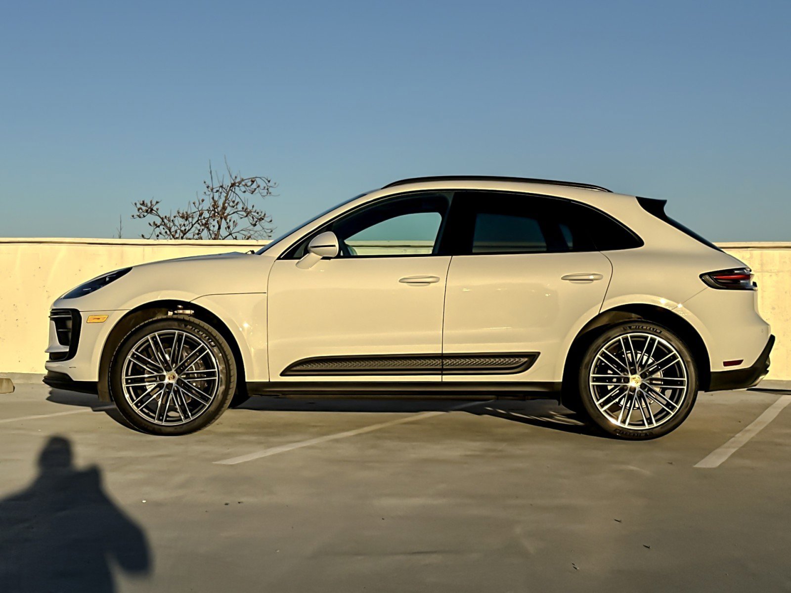Used 2025 Porsche Macan image 2