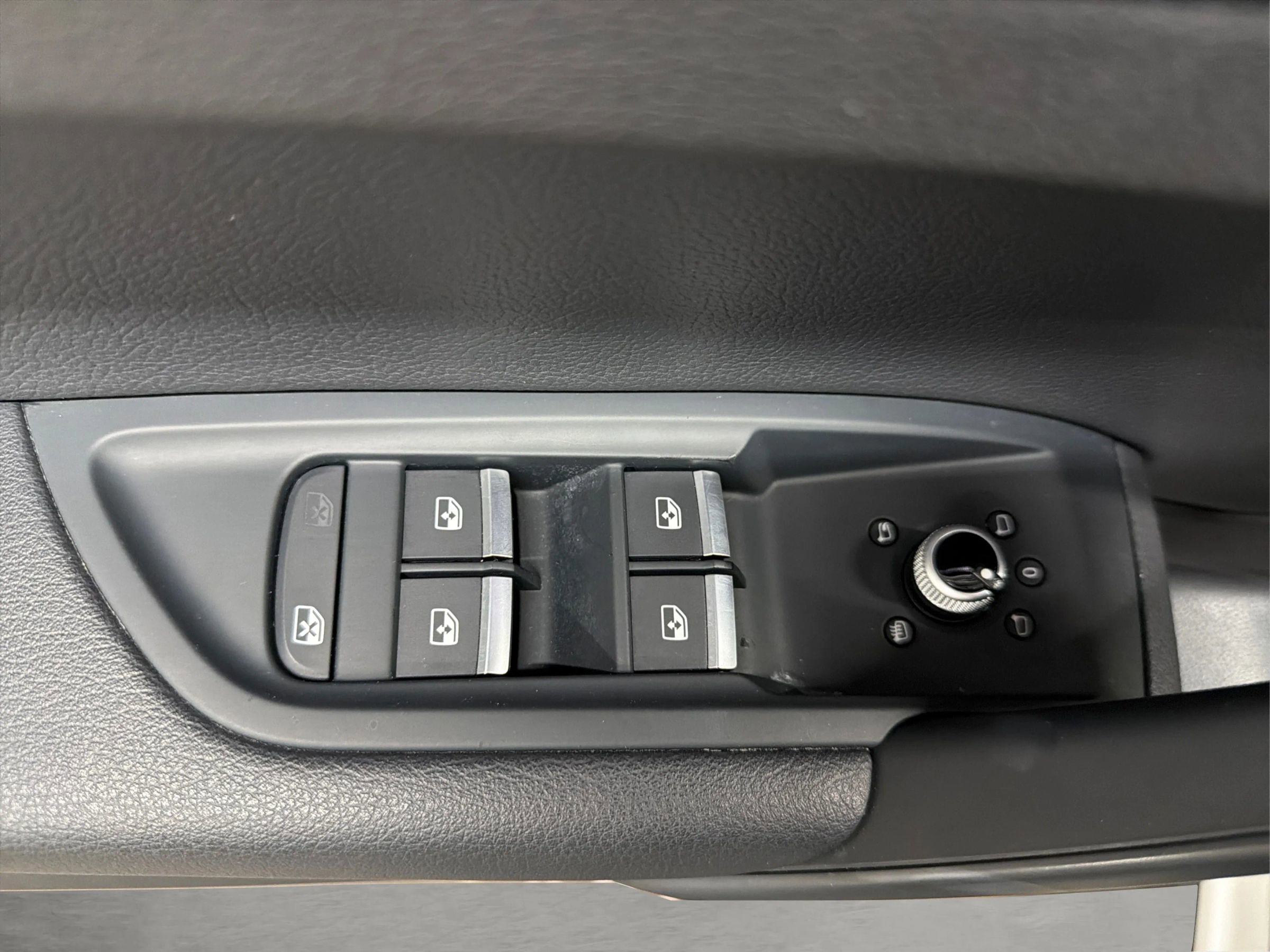 Used 2018 Audi Q5 2.0T Premium image 28