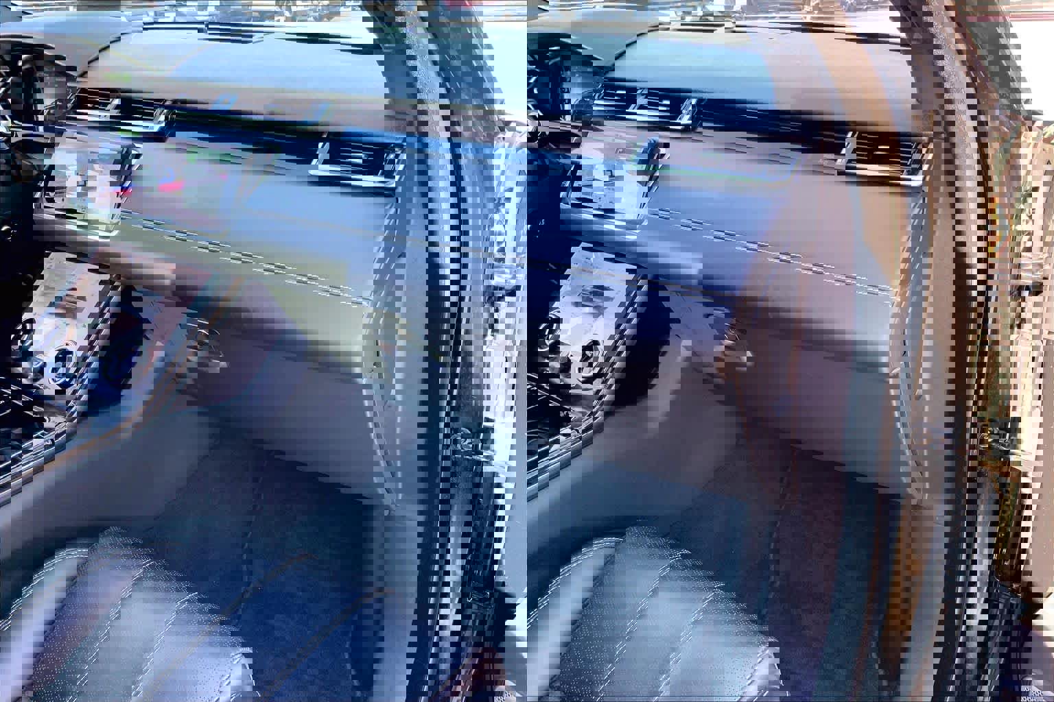 Used 2020 Land Rover Range Rover Velar R-Dynamic HSE image 16