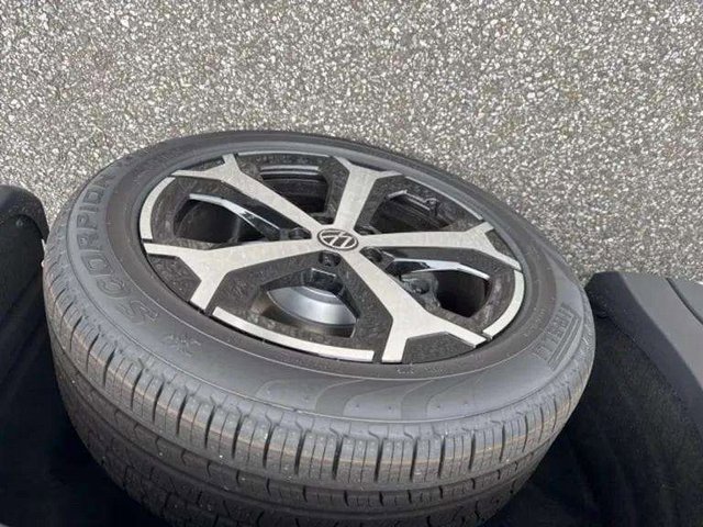 New 2026 Volkswagen Tiguan SE image 10