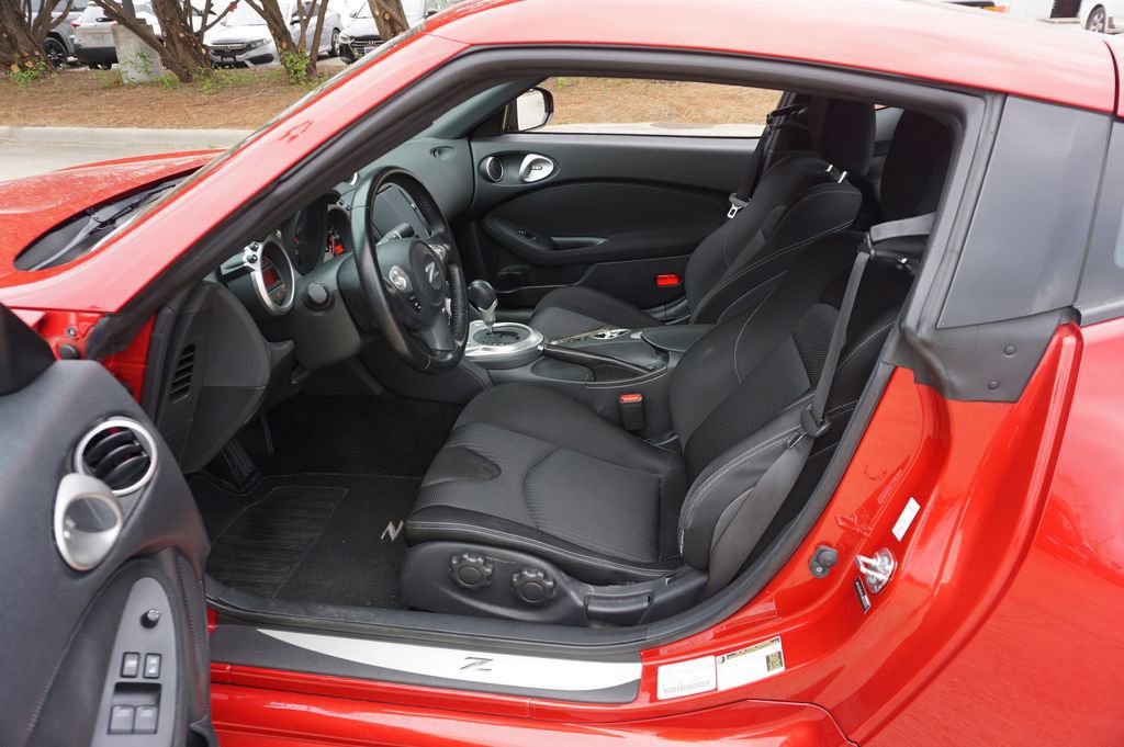 Used 2020 Nissan 370Z Coupe image 2