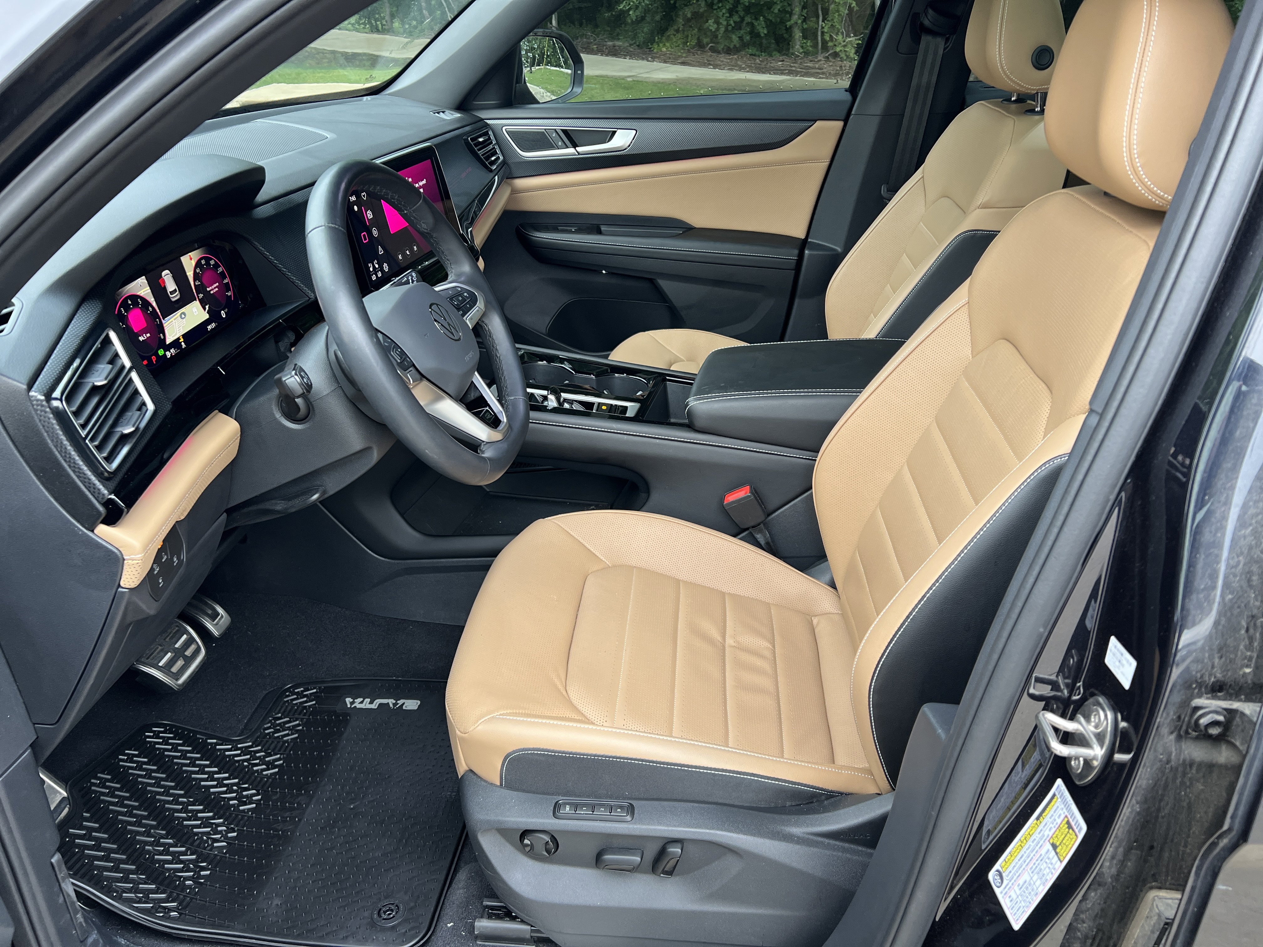 Certified 2024 Volkswagen Atlas Cross Sport SEL R-Line AWD/4WD image 15