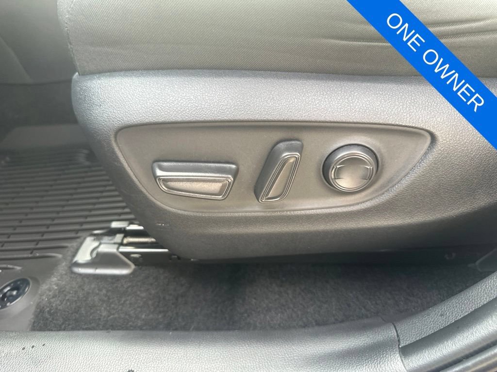 Used 2025 Toyota RAV4 XLE FWD image 12
