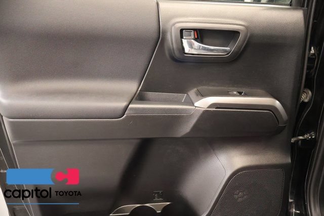 Used 2019 Toyota Tacoma TRD Off-Road w/ TRD Premium Off Road Package AWD/4WD image 32