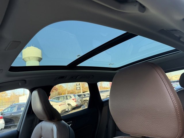 Used 2019 Volvo XC60 T5 Momentum w/ Premium Package image 5