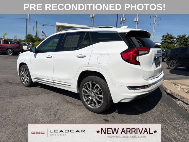 Used 2023 GMC Terrain Denali w/ Denali Premium Package AWD/4WD image 3