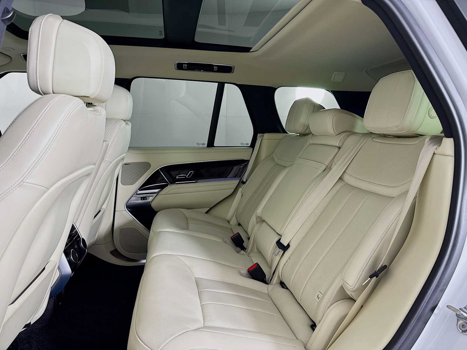 Certified 2024 Land Rover Range Rover SE AWD/4WD image 22