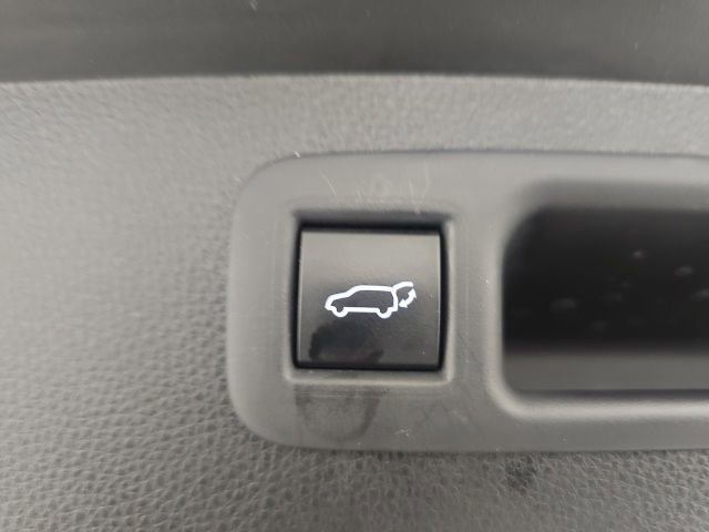 Used 2022 Toyota Highlander XLE image 35