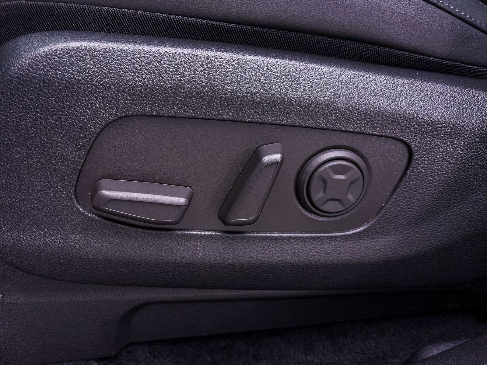 Certified 2025 Kia Carnival EX image 19
