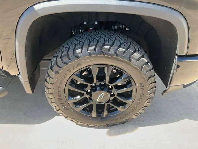 Used 2025 Chevrolet Silverado 2500 LTZ w/ LTZ Plus Package image 40