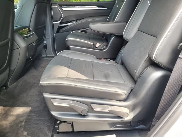 New 2026 Cadillac Escalade Sport w/ LPO, ONYX Package AWD/4WD image 24