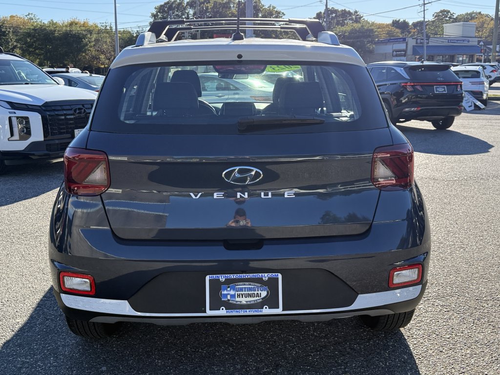 Certified 2023 Hyundai Venue Limited FWD image 5