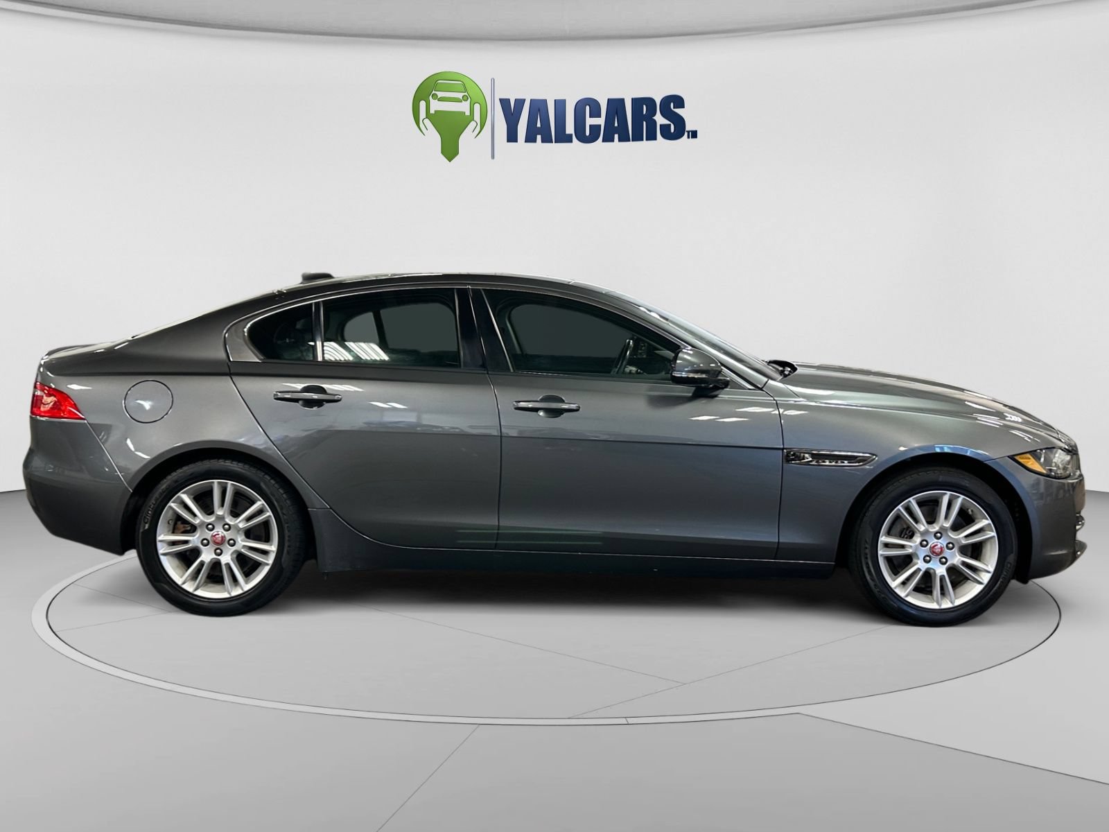 Used 2017 Jaguar XE Premium AWD/4WD image 6