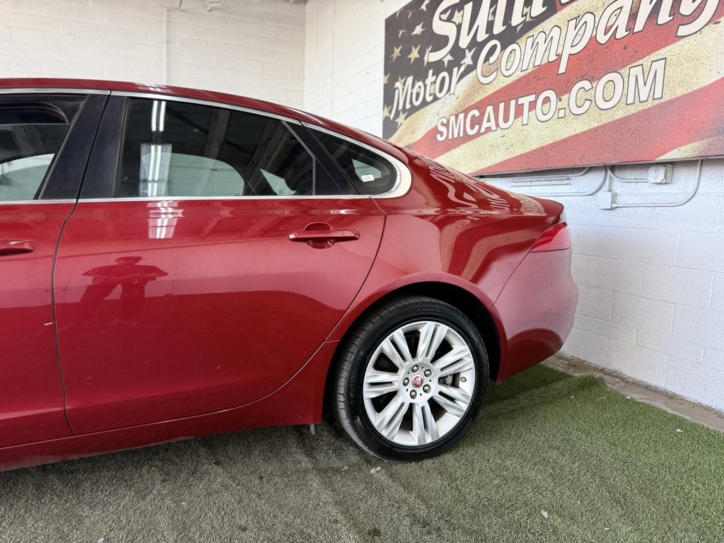 Used 2017 Jaguar XF Premium image 6