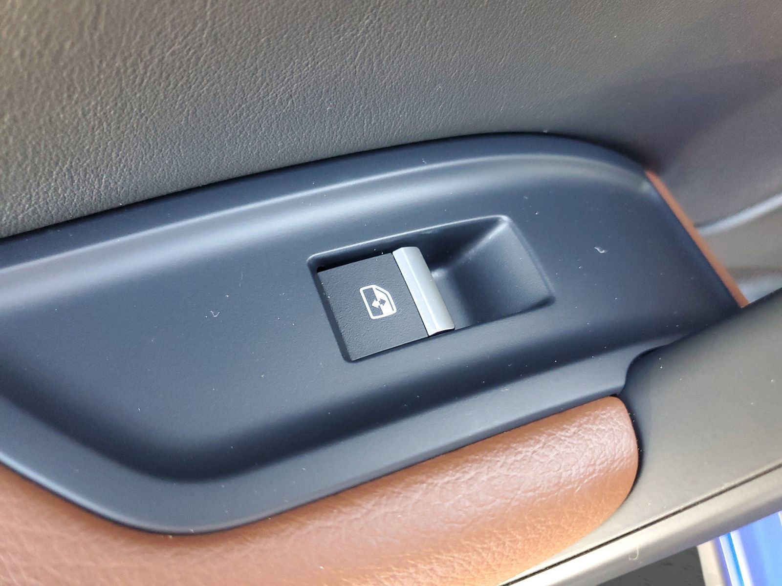 Used 2022 Audi Q5 e Premium w/ Convenience Package image 17